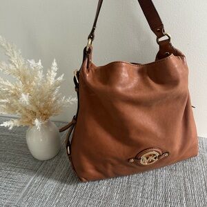 🌷MICHAEL KORS Leather Hobo Bag – Cognac Brown, Gold Logo